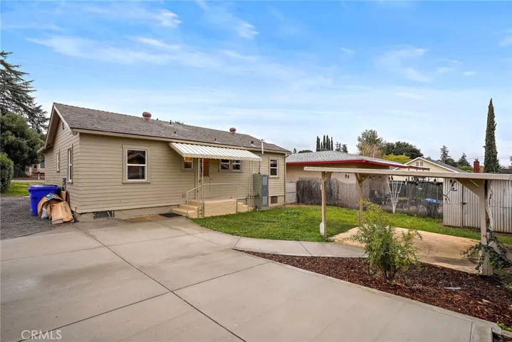 back yard with concrete patio