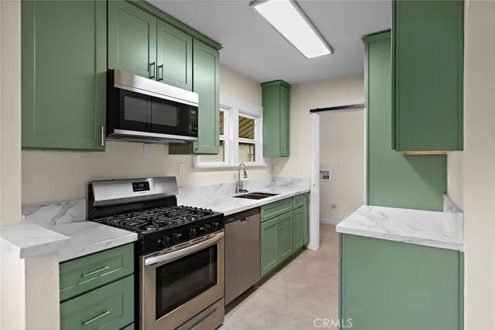 Newly updated kitchen with quartz countertop