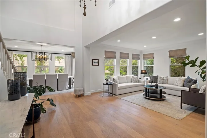 Foyer / Living room