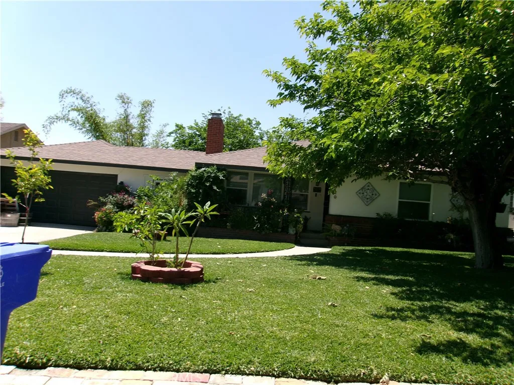 FRONT OF HOUSE