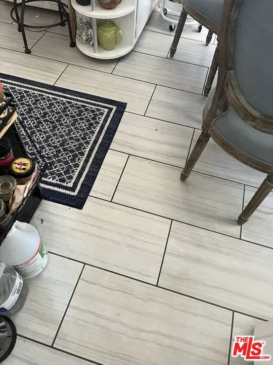 kt floor tiled
