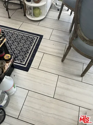 kt floor tiled