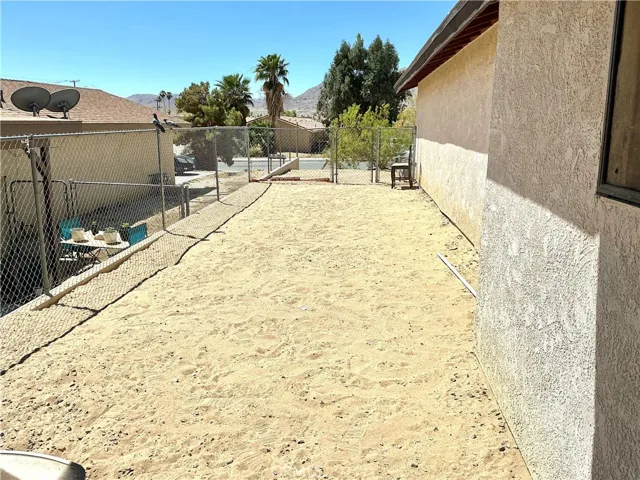 73624 Sunnyvale, 29 Palms, California 92277