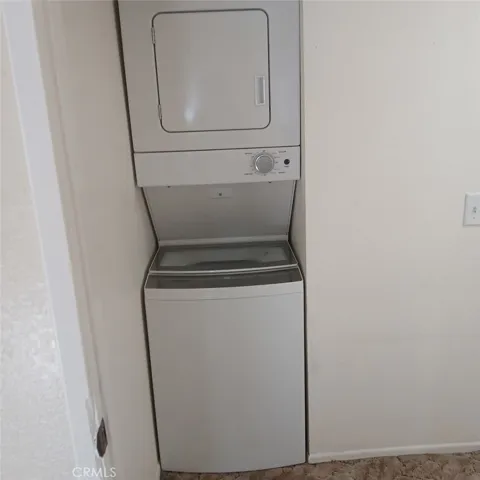 Stackable washer/dryer