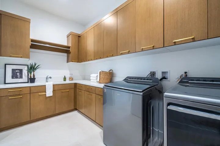 80404 Old Ranch Trail S Laundry
