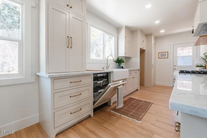 5-20-26 1838 Kilbourn St-145