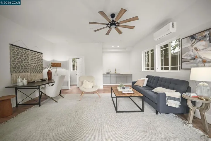 Additional Guest Suite w/kitchenette & full bath