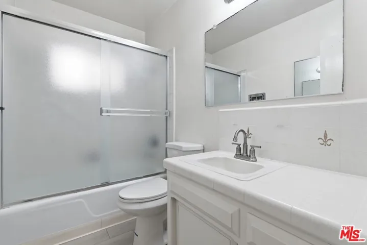 2332 S Beverly Glen Boulevard 3, Los Angeles, California 90064