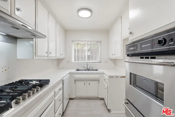 2332 S Beverly Glen Boulevard 3, Los Angeles, California 90064