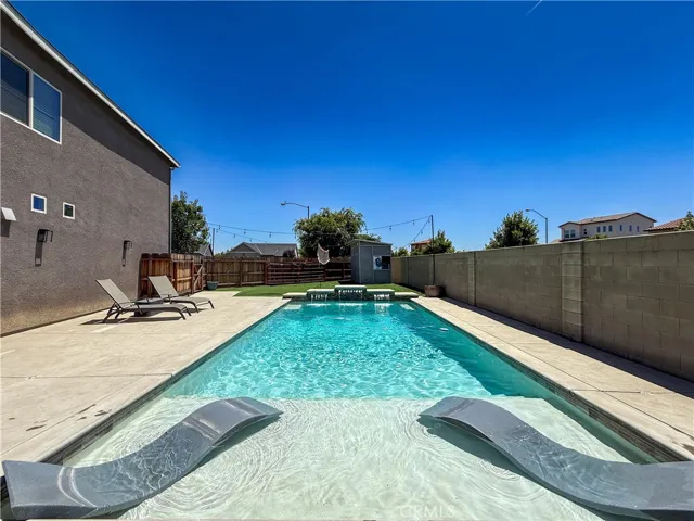 Pool with Water Feature