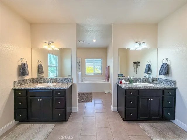 Upstairs Grand Bathroom