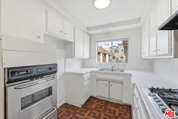 2332 S Beverly Glen Boulevard 5, Los Angeles, California 90064