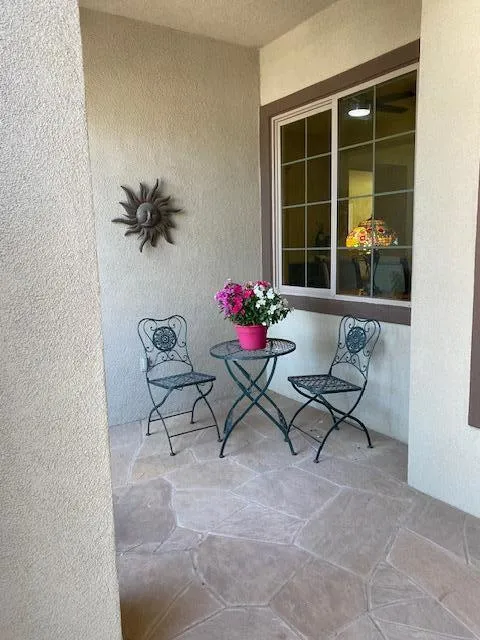 Entrance Bistro Sitting area