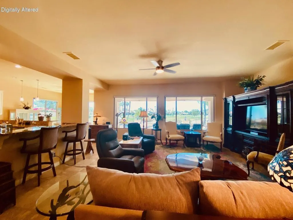 Livingroom Entry  Pic