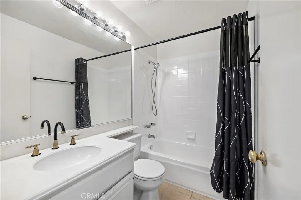 Upstairs hall bathroom