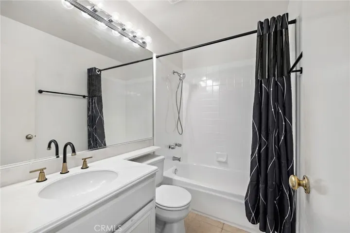 Upstairs hall bathroom