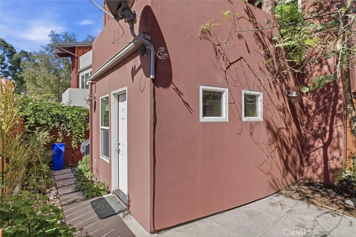 Bottom floor yard