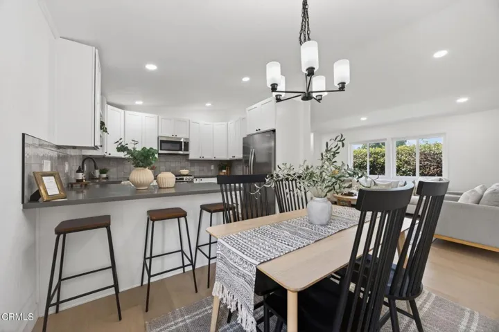 12-web-or-mls-Upmarket Media-397Hupa022