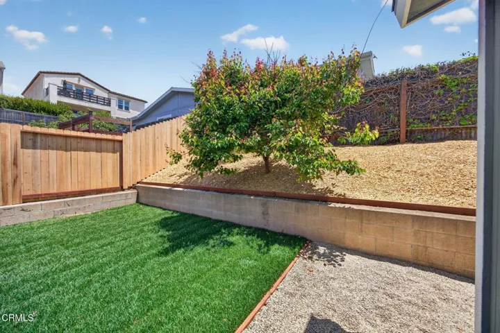 34-web-or-mls-Upmarket Media-397Hupa085
