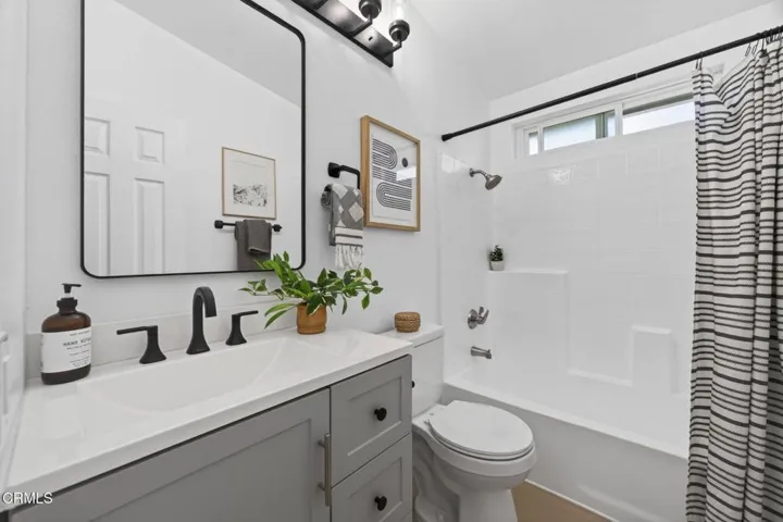 24-web-or-mls-Upmarket Media-397Hupa058