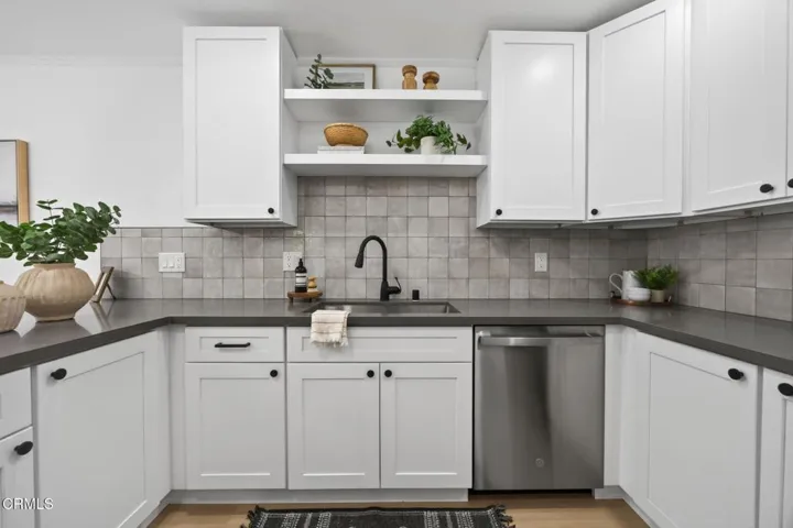 14-web-or-mls-Upmarket Media-397Hupa029