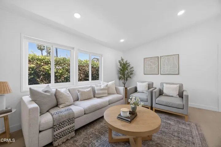 8-web-or-mls-Upmarket Media-397Hupa010