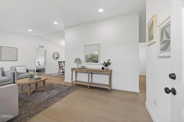 6-web-or-mls-Upmarket Media-397Hupa006