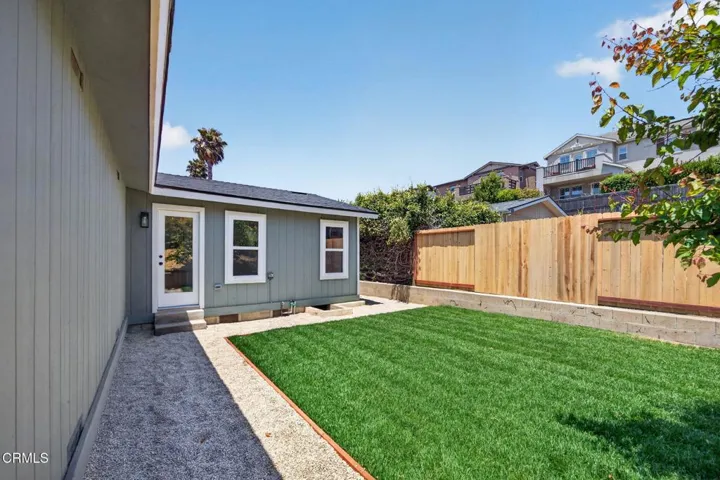 33-web-or-mls-Upmarket Media-397Hupa082