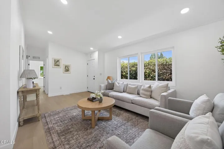 9-web-or-mls-Upmarket Media-397Hupa015