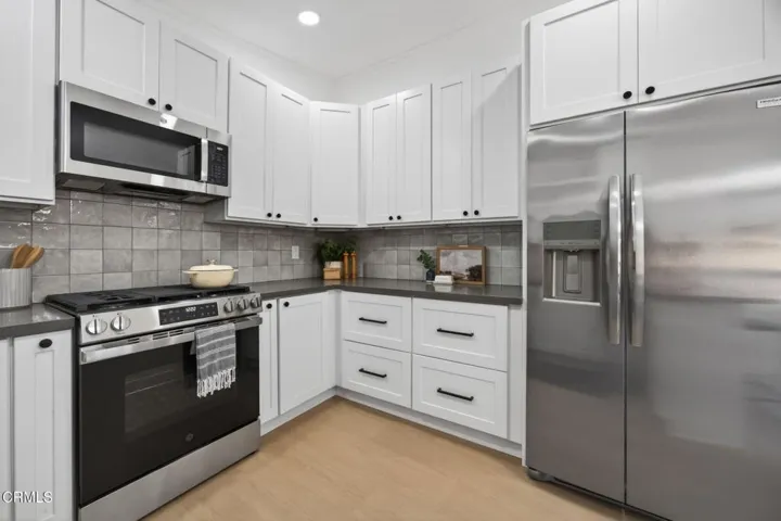 15-web-or-mls-Upmarket Media-397Hupa032