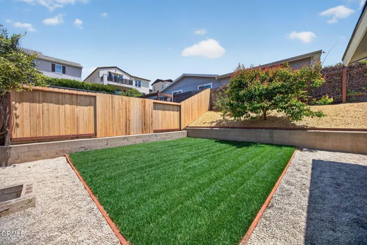 31-web-or-mls-Upmarket Media-397Hupa073
