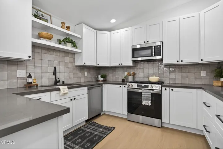 13-web-or-mls-Upmarket Media-397Hupa026