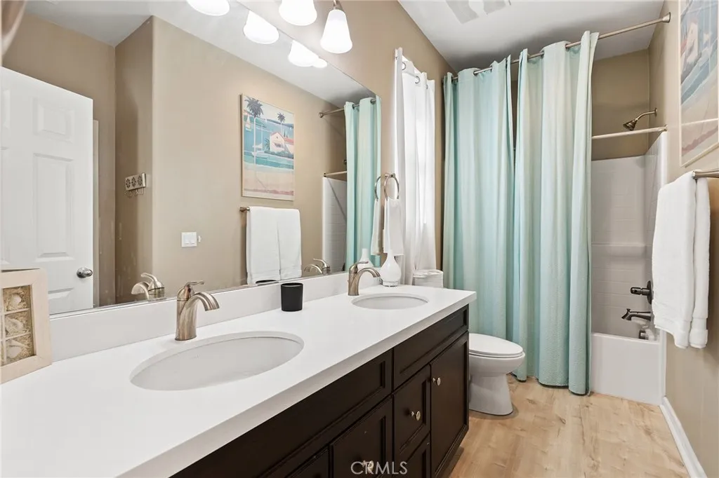 Jack & jill bathroom