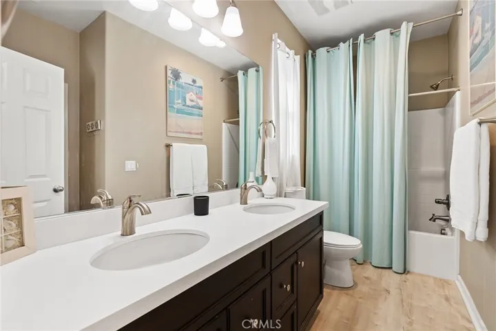 Jack & jill bathroom