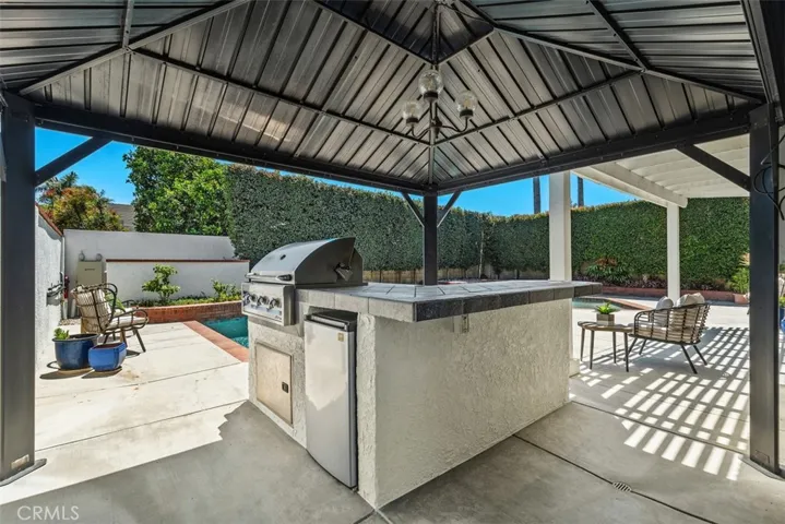 Enjoy BBQing at the outdoor built-in BBQ grill!  Room for bar seating at the grill~