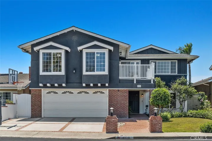 Custom "Stanford" Model in the prestigious area of College Park East...4 Bedroom, 4 Bathroom, Bonus Room, 
approximately 3037 Sq. Ft in prime interior location!