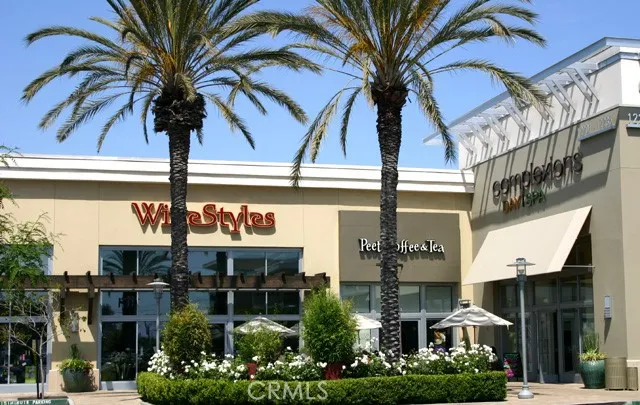 Peet's Coffee & Tea along with many other shopping delights!