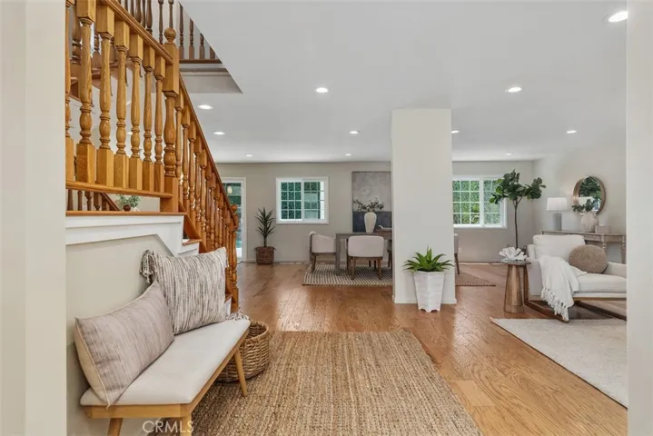 Welcome ... Highly desirable "open concept" living and entertaining!