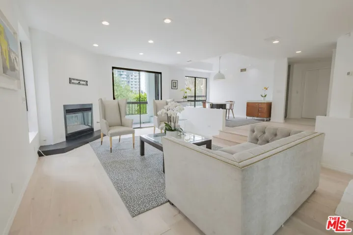 9033 Vista Grande Street 3, West Hollywood, California 90069