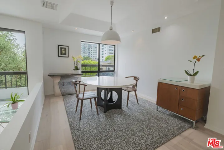 9033 Vista Grande Street 3, West Hollywood, California 90069
