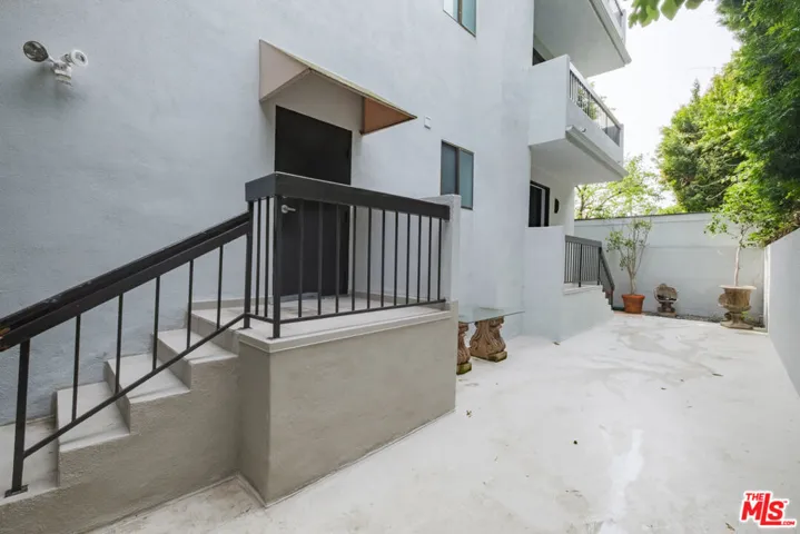 9033 Vista Grande Street 3, West Hollywood, California 90069