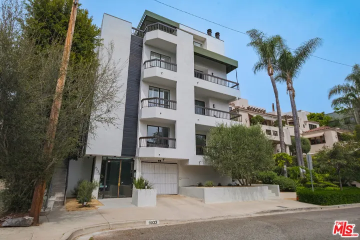 9033 Vista Grande Street 3, West Hollywood, California 90069