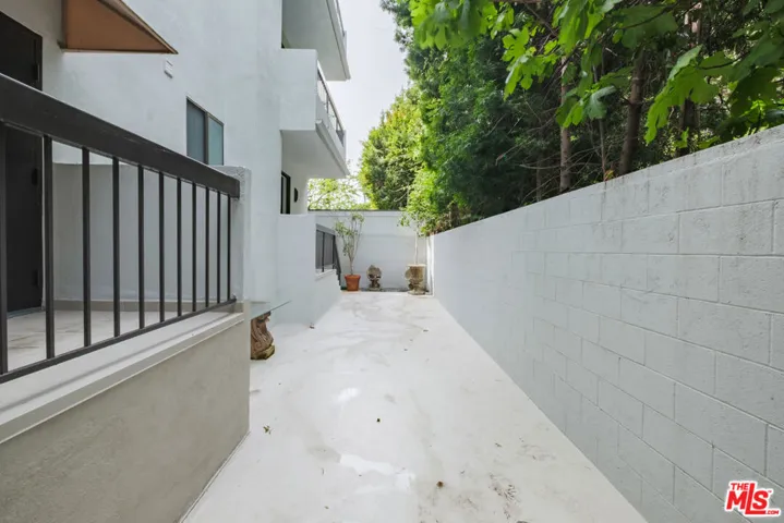 9033 Vista Grande Street 3, West Hollywood, California 90069