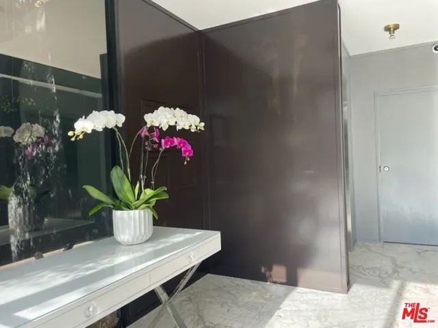9033 Vista Grande Street 3, West Hollywood, California 90069
