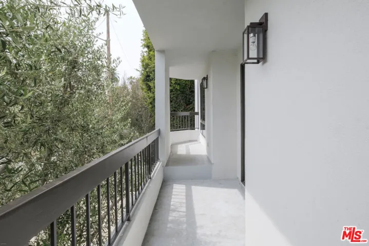 9033 Vista Grande Street 3, West Hollywood, California 90069