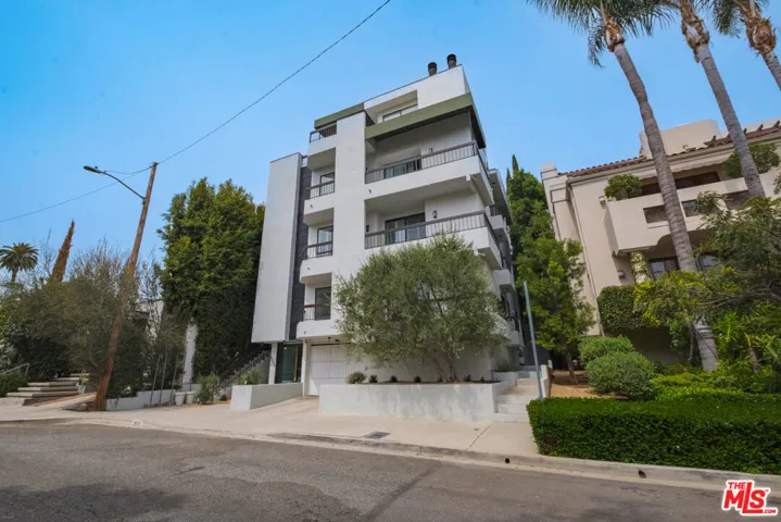 9033 Vista Grande Street 3, West Hollywood, California 90069