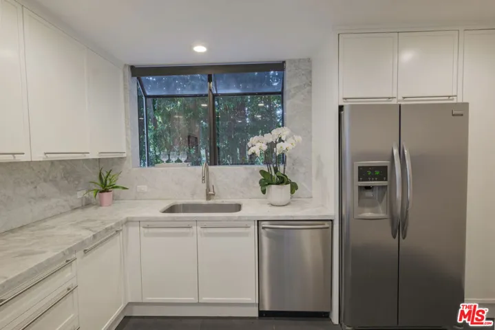 9033 Vista Grande Street 3, West Hollywood, California 90069