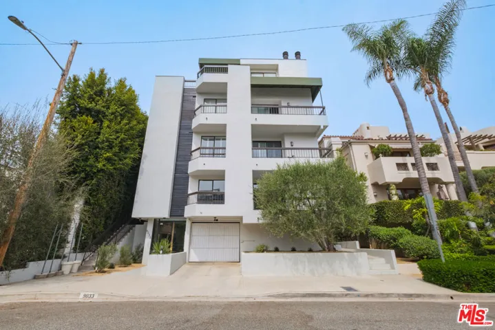 9033 Vista Grande Street 3, West Hollywood, California 90069