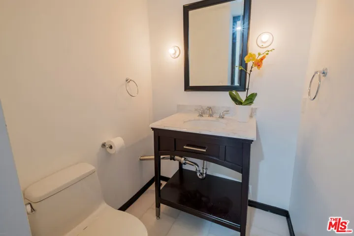 9033 Vista Grande Street 3, West Hollywood, California 90069