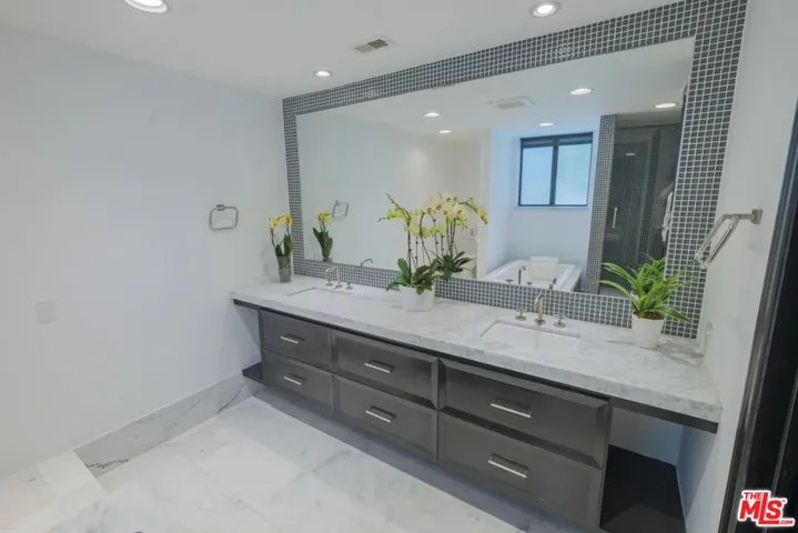9033 Vista Grande Street 3, West Hollywood, California 90069
